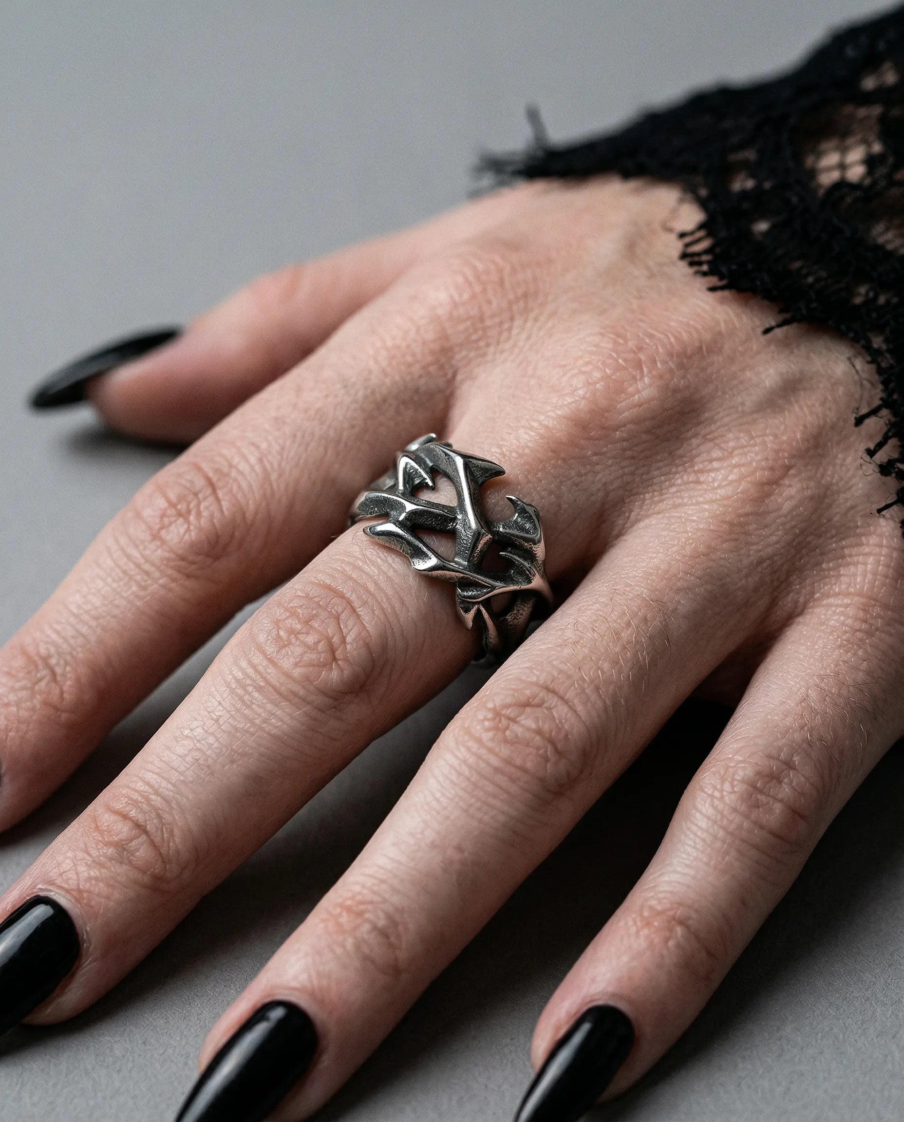 THORN WEAVE RING
