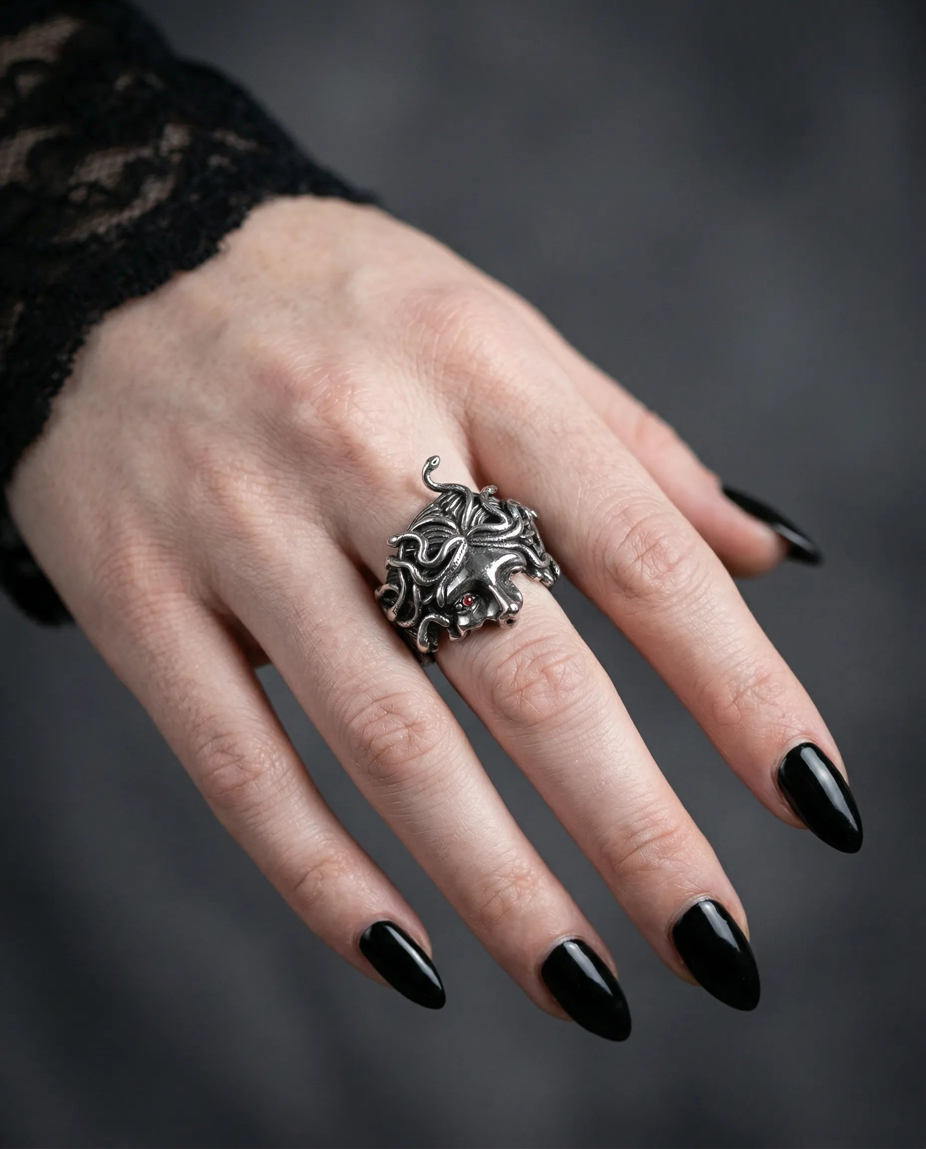 MEDUSA GAZE RING
