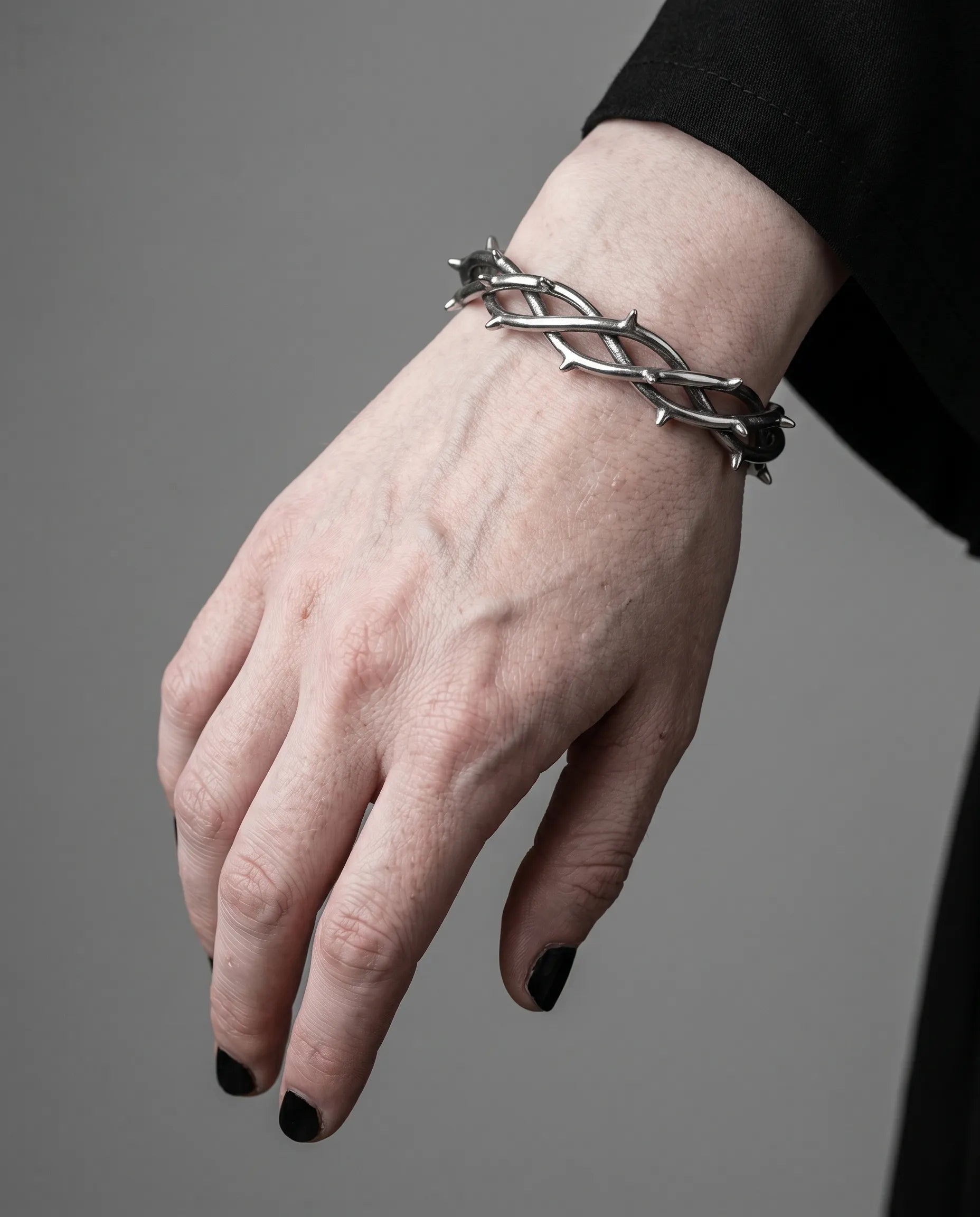 THORN TWIST CUFF