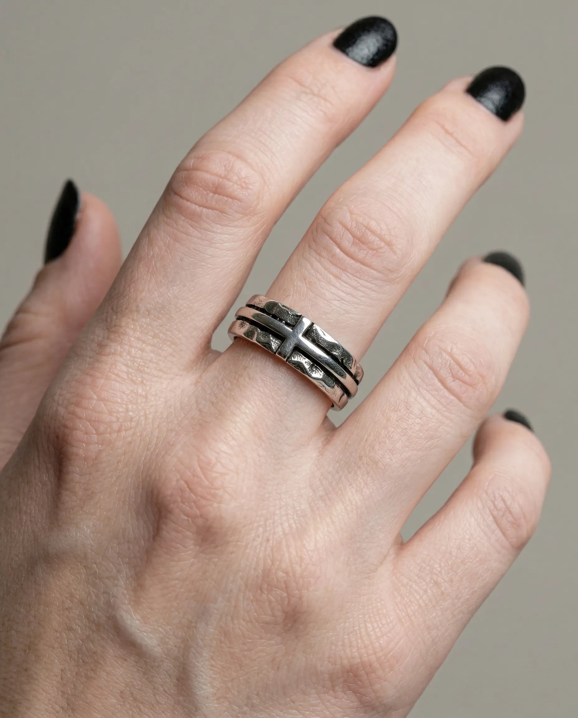 RELIC CROSS BAND RING