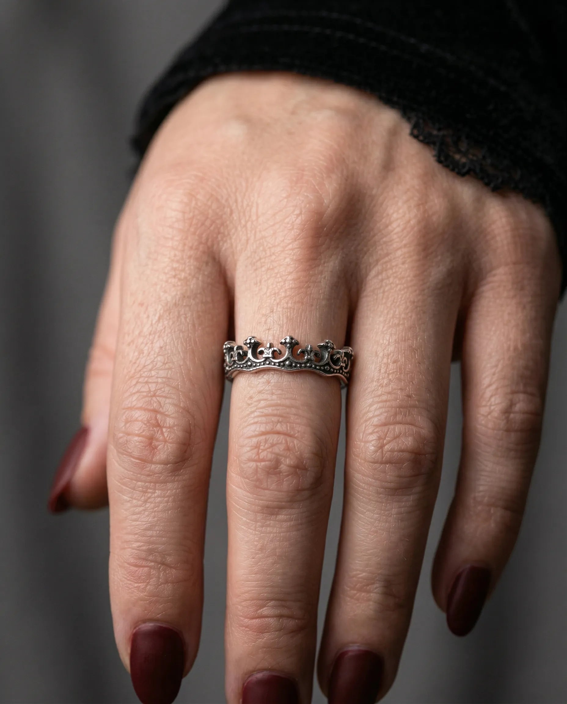 DARK CROWN RING