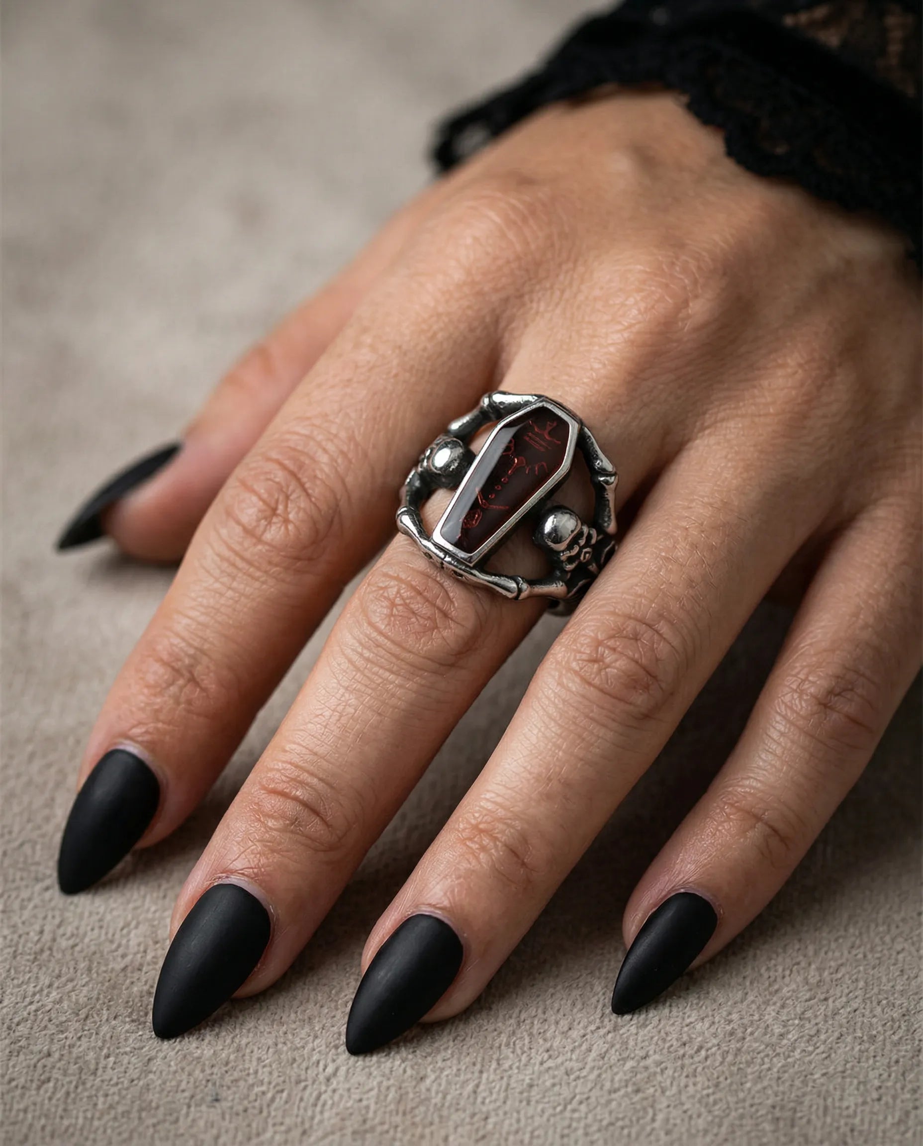 COFFIN GRASP RING