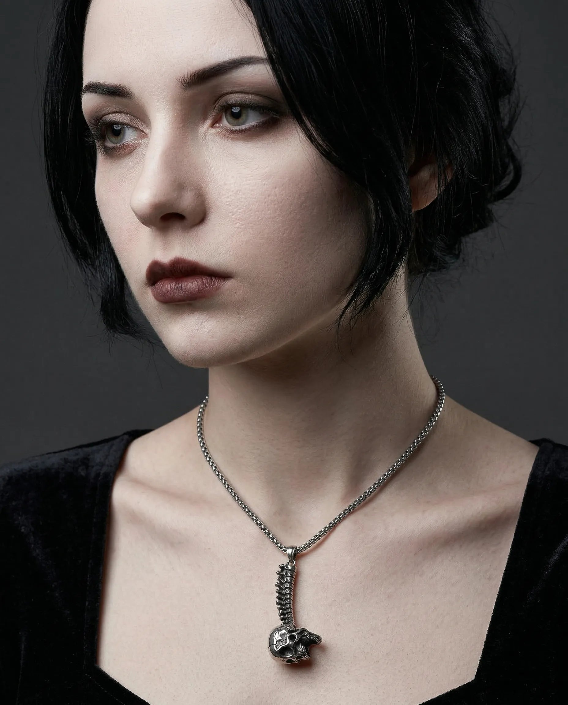 SKULL SPINE NECKLACE