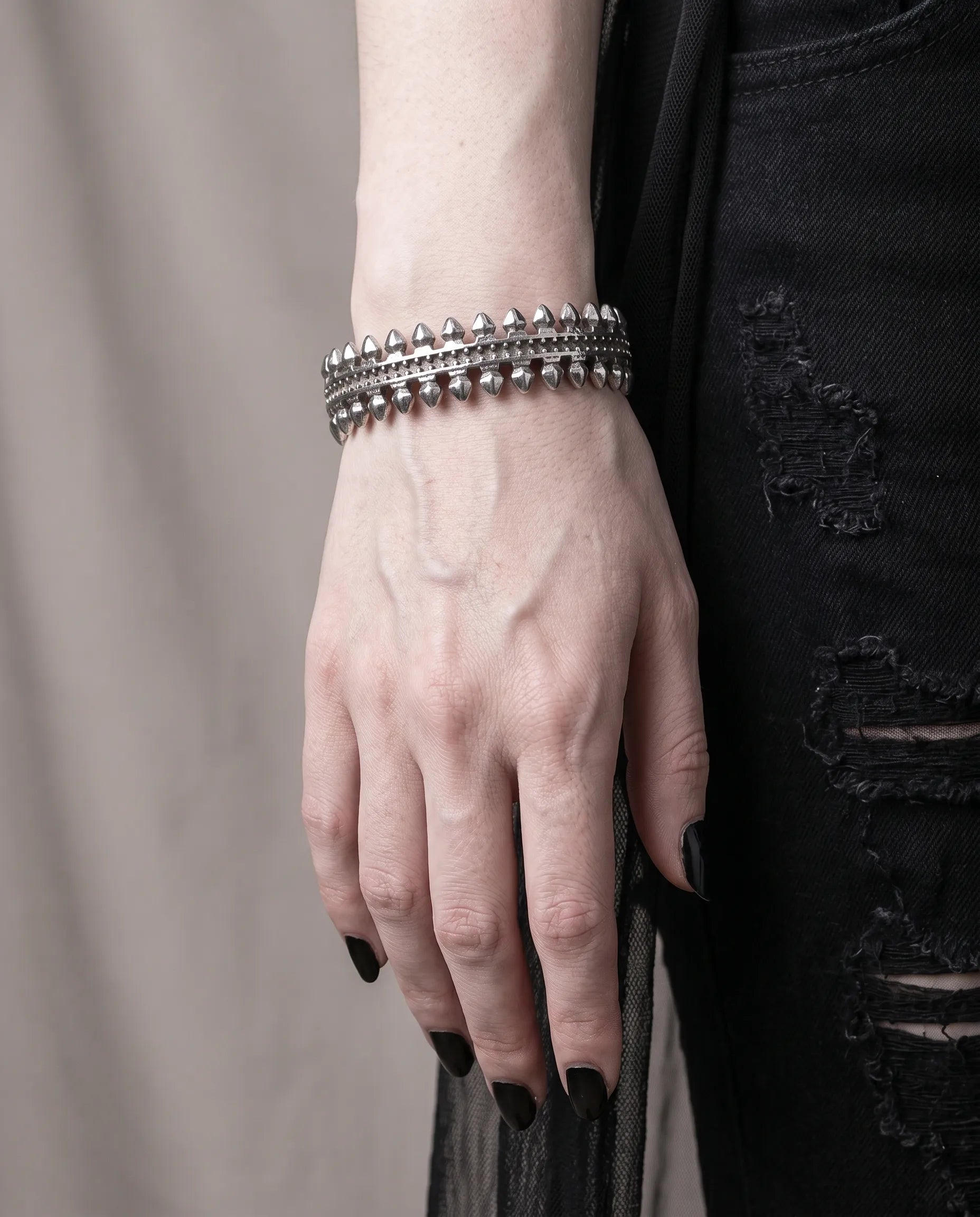 THORN CROWN CUFF