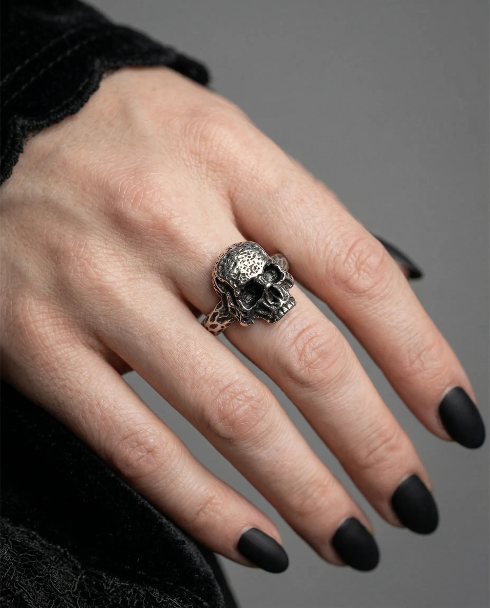 DECAYED SKULL RING