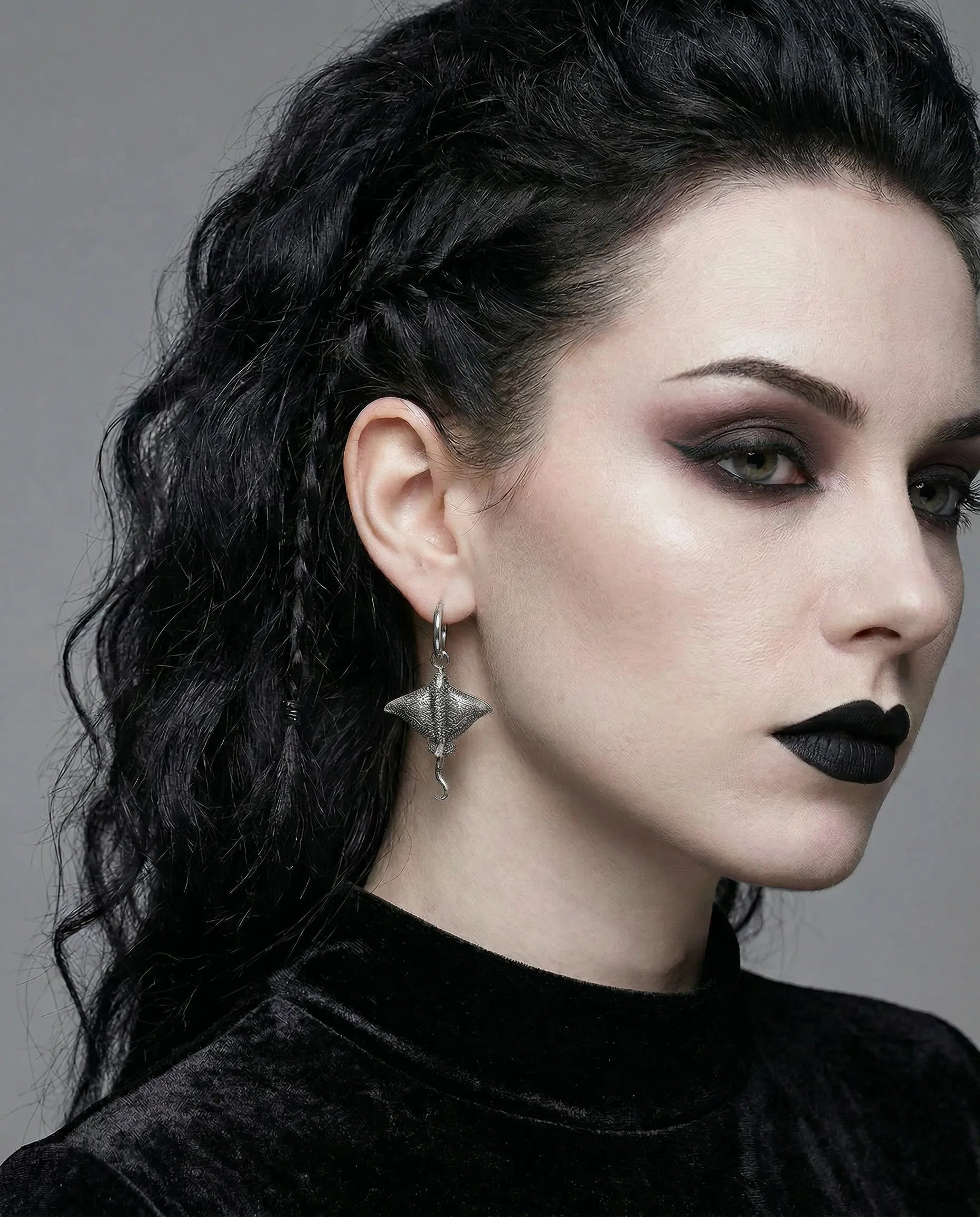 DARK TIDE STINGRAY EARRINGS