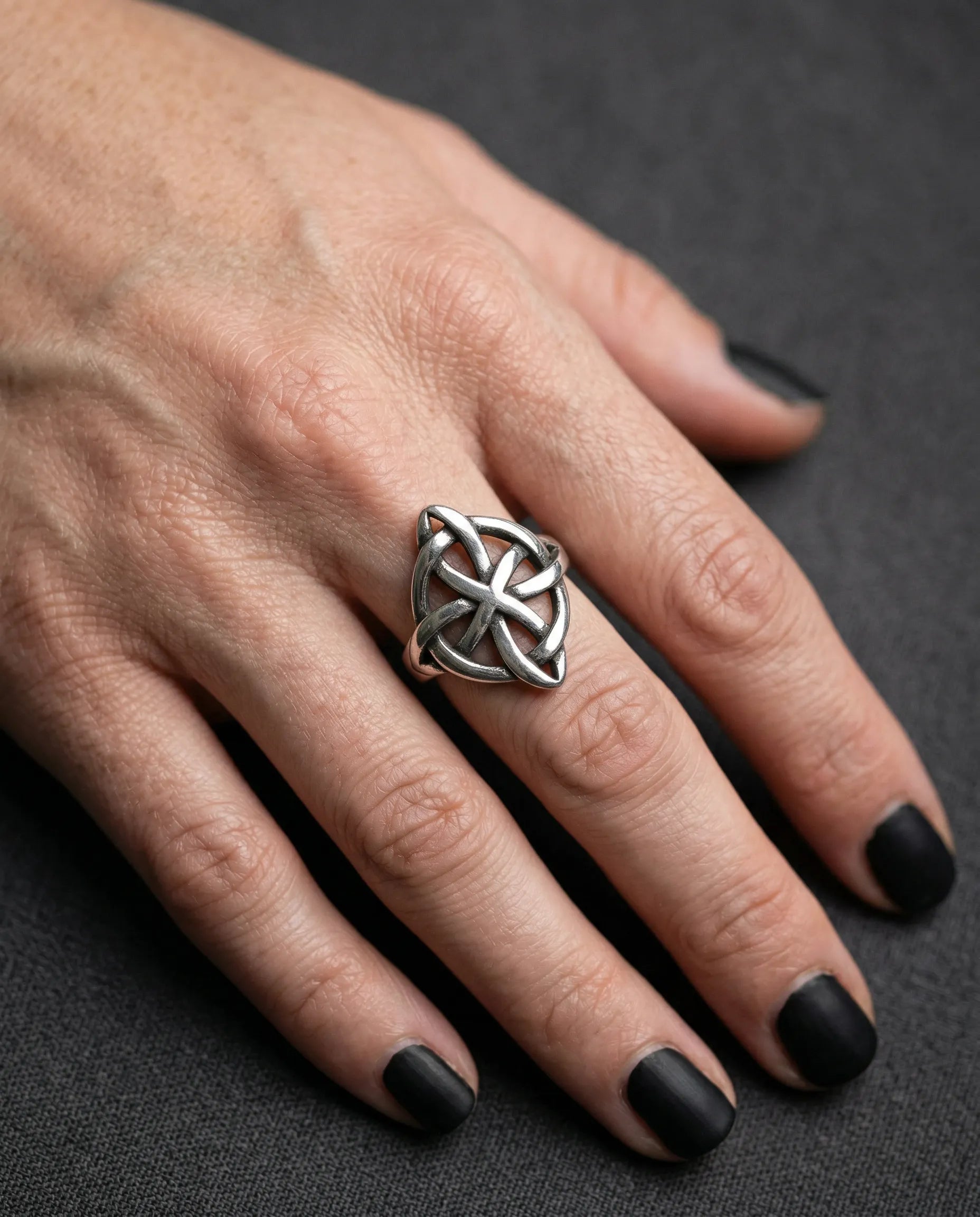 ENDLESS KNOT RING